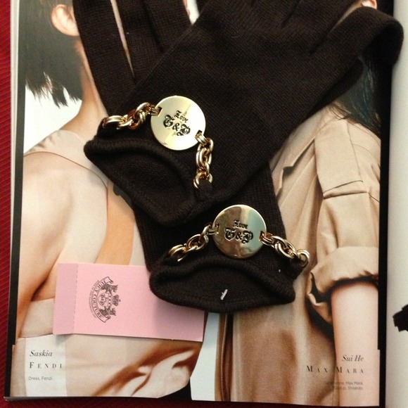 CLOSET CLOSED - Picture 2 of 4