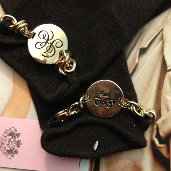 CLOSET CLOSED - Picture 3 of 4