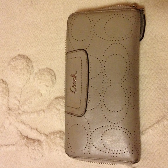 Authentic Coach wallet - Picture 1 of 4