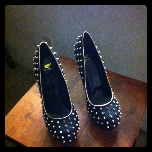 Heels - Picture 1 of 1