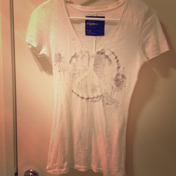 V-neck piece-sign white t-shirt