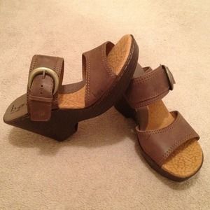 Chunky brown sandals