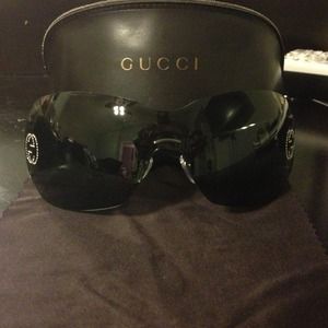 Gucci sunglasses ,case, & cleaning cloth!