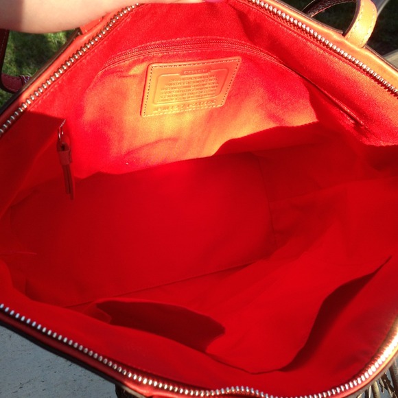 💢SOLD💢 NWT  Coach Signature Khaki/Vermilion - Picture 2 of 4