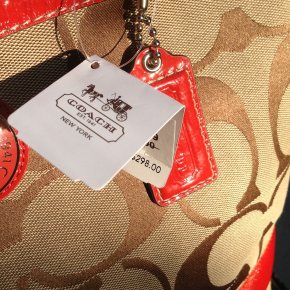 💢SOLD💢 NWT  Coach Signature Khaki/Vermilion - Picture 4 of 4