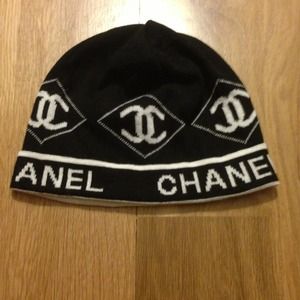 ❌SOLD in bundle❌Chanel Knit Hat