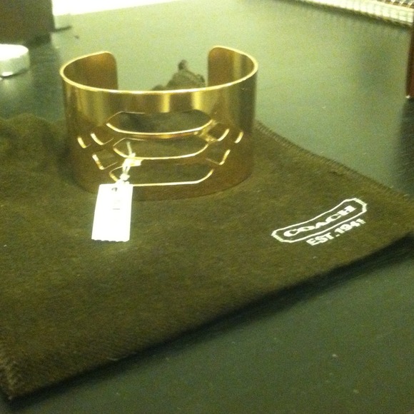 📛📛📛SOLD IN BUNDLE Coach Gold cuff