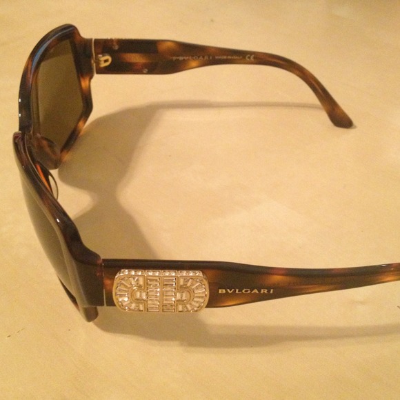 SOLD!!! NEW REDUCED!! Bulgari sunglasses - Picture 2 of 4
