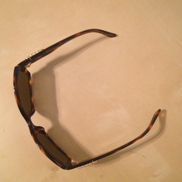 SOLD!!! NEW REDUCED!! Bulgari sunglasses - Picture 3 of 4