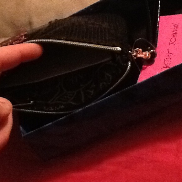 NEW Betsey Johnson clutch - Picture 3 of 4
