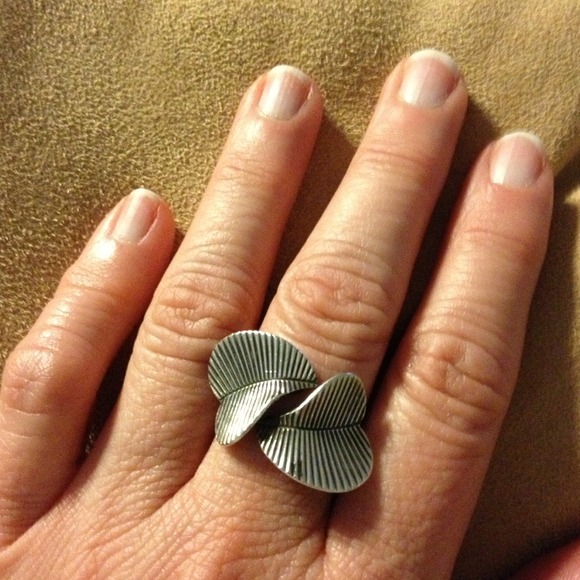 🍪Sold in bundle🍪Unique silver leaf ring - Picture 2 of 3
