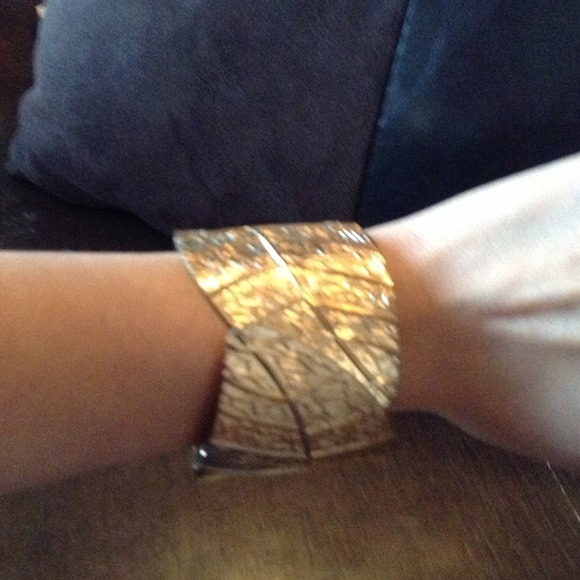 Bracelet leaf cuff NWOT - Picture 1 of 2