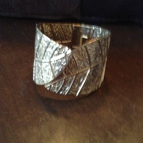 Bracelet leaf cuff NWOT - Picture 2 of 2