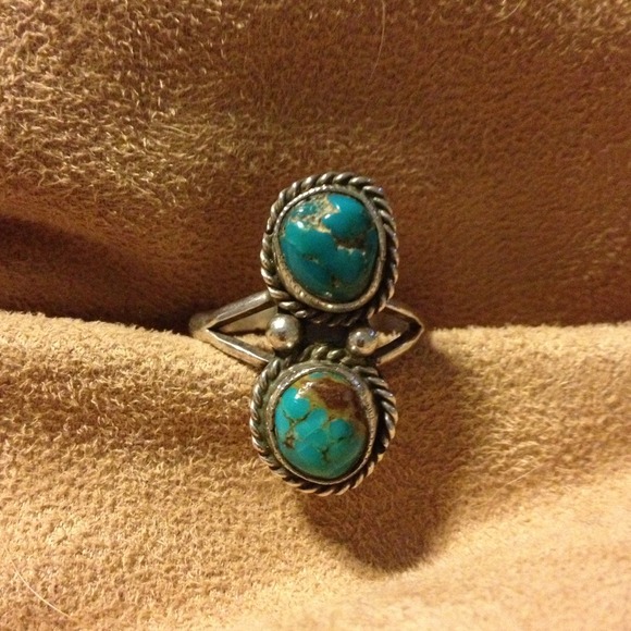🚨Sold in bundle🚨turquoise and silver ring