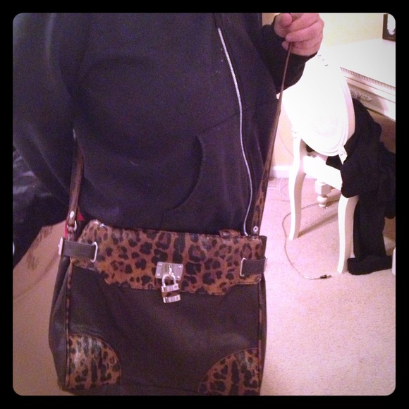 Earrings, purse , and cross body purse