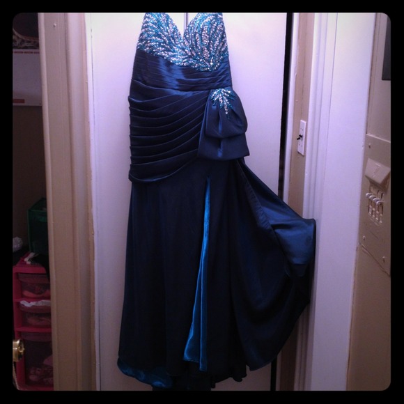 This dress can be worn as a prom dress.