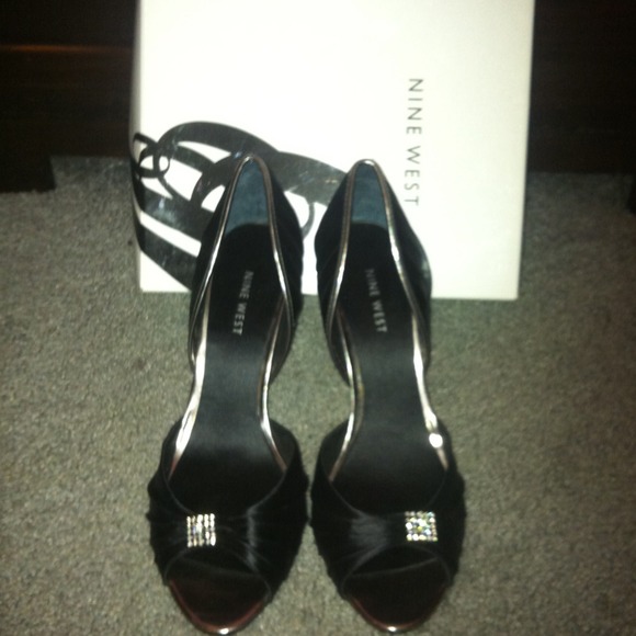 Nine West special occasion pumps