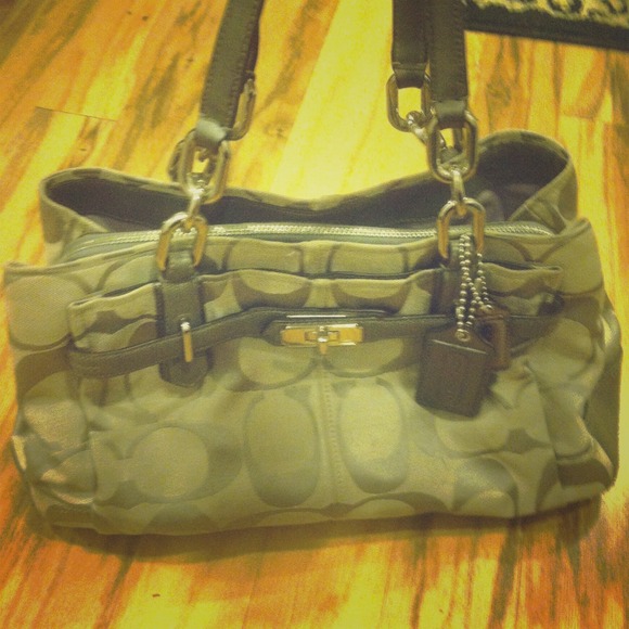 silver coach bag💢💢SOLD💢💢