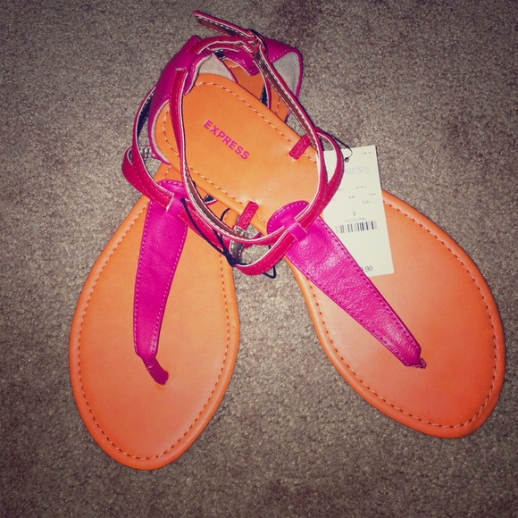📌SOLD📌Express sandals