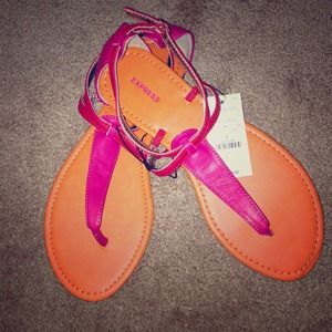 📌SOLD📌Express sandals