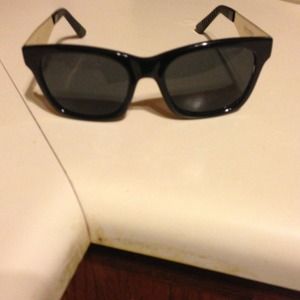 BLACK & GOLD KIM K SUN GLASSES