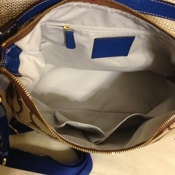 💢SOLD💢 NWT Coach Signature Stripe HOBO - Picture 2 of 4