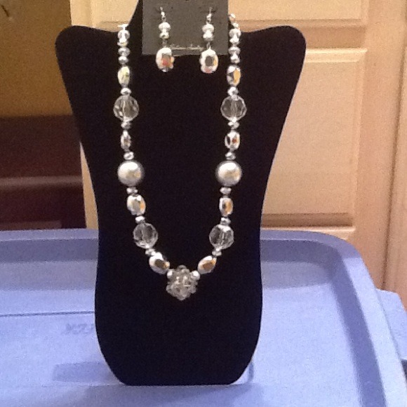 Necklace and earring set SOLD