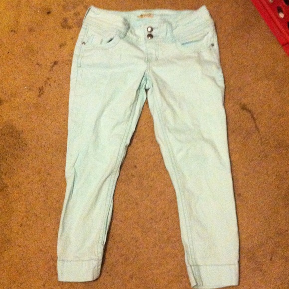 --->SOLD IN BUNDLE---> Pale blue capris