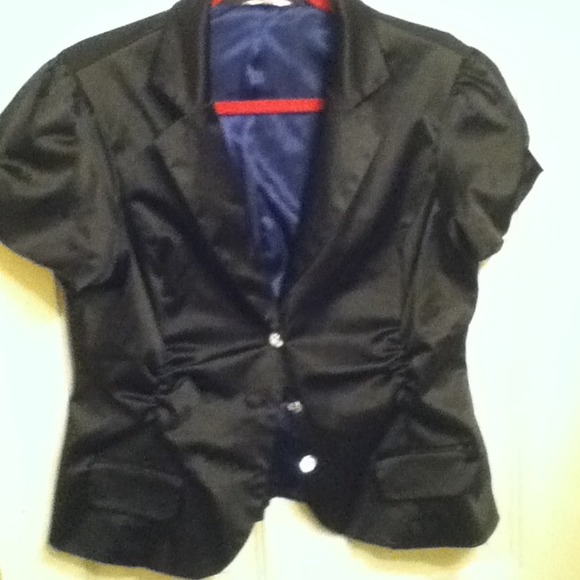Elegant short sleeved blazer with dark blue lining