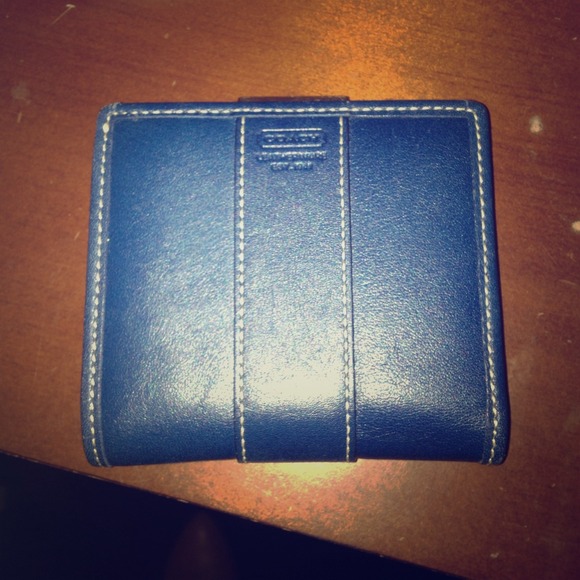 REDUCEDCoach navy blue leather wallet. AUTHENTIC.