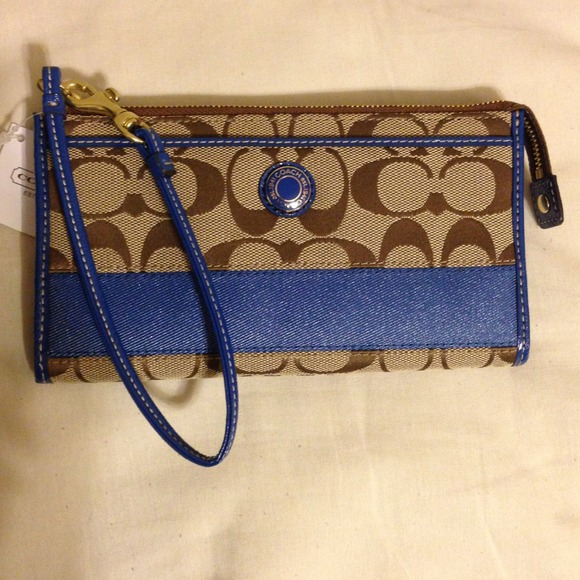 NWT Coach Signature Zippy Wallet
