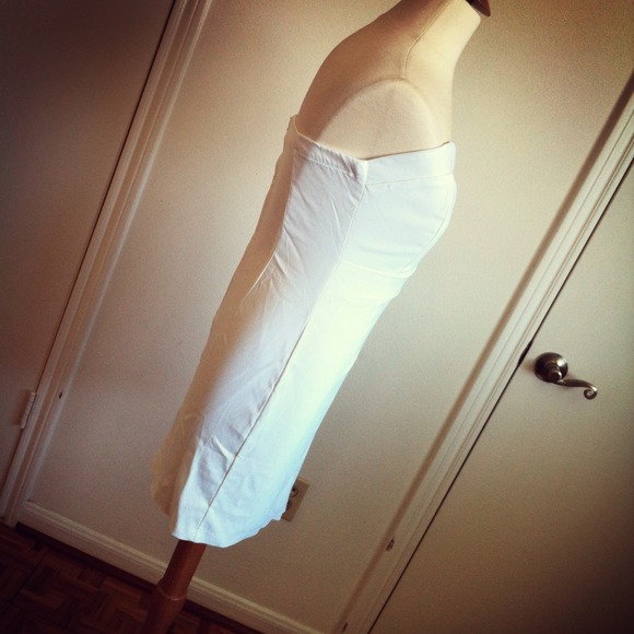 ** SOLD ** White Strapless Dress + Sweetheart Neck - Picture 4 of 4
