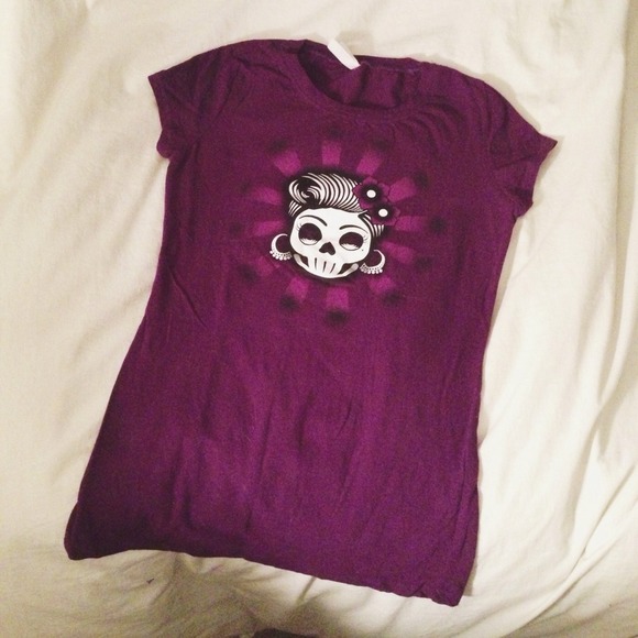 🚫Traded🚫Super Cute Sugar Skull Fitted Tee