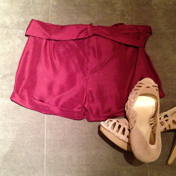 BCBG Max Azria Collection - Picture 3 of 4