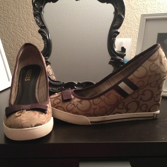 Guess wedges