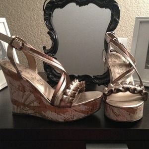 Zipper wedges