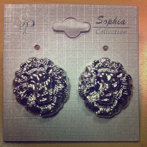 Lion Earrings Studs - Picture 1 of 1