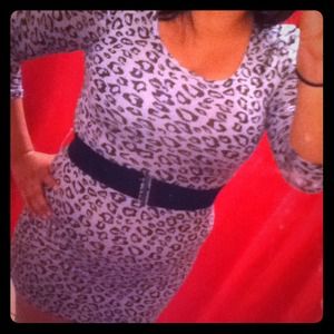 Dream out loud leopard print dress w. Black belt
