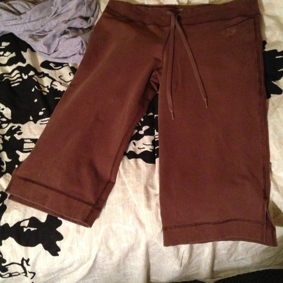 Lulu lemon brown stretch cottony capri 8
