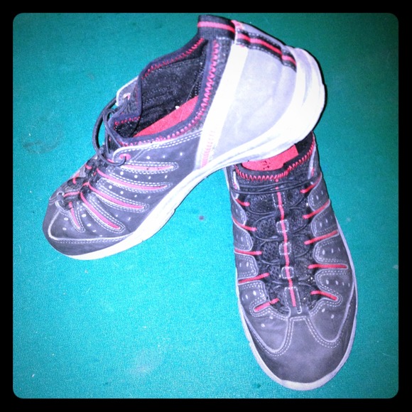 Black grey & red slip-on stretch tennis shoes