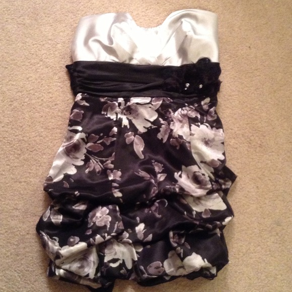 Silver and black cocktail dress!🔴SOLD🔴