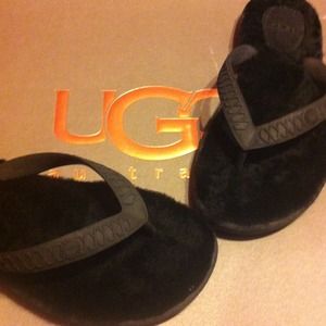 SOLD !!!!!!!  Authentic Ugg flip flops