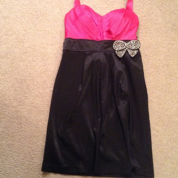 🚫SOLD🚫Hot pink and black dress! PRICE DROP!⬇