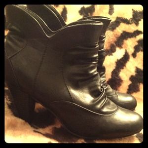 Black madden girl booties