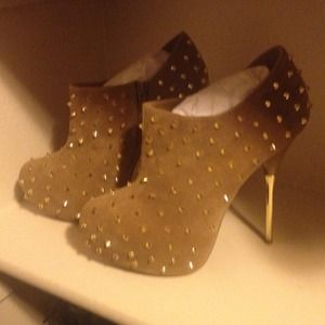 NWT spiked nude booties
