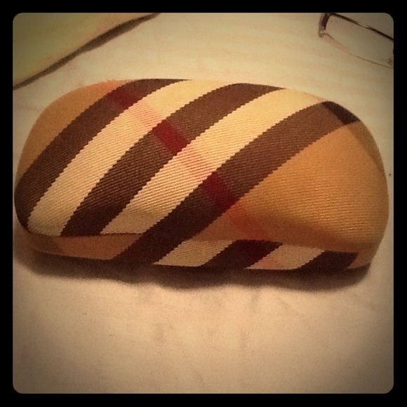 Authentic  Burberry  sunglasses CASE!