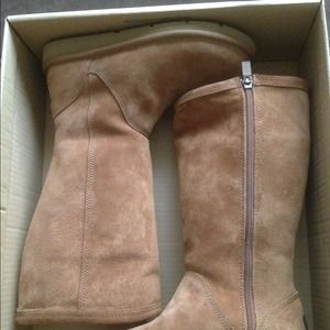 NIB Ugg Kensley size 6 *Sold*