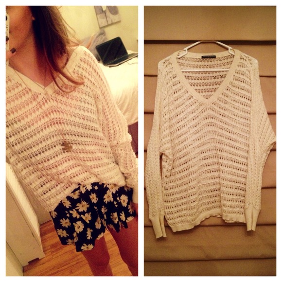 brandy melville  Tops - SOLD 💥 Brandy Melville knits pull over