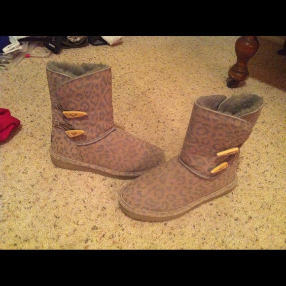 Brand new Grey leopard size 7 bear paw boots