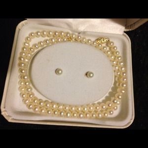 NEW set genuine pearl necklace & earrings